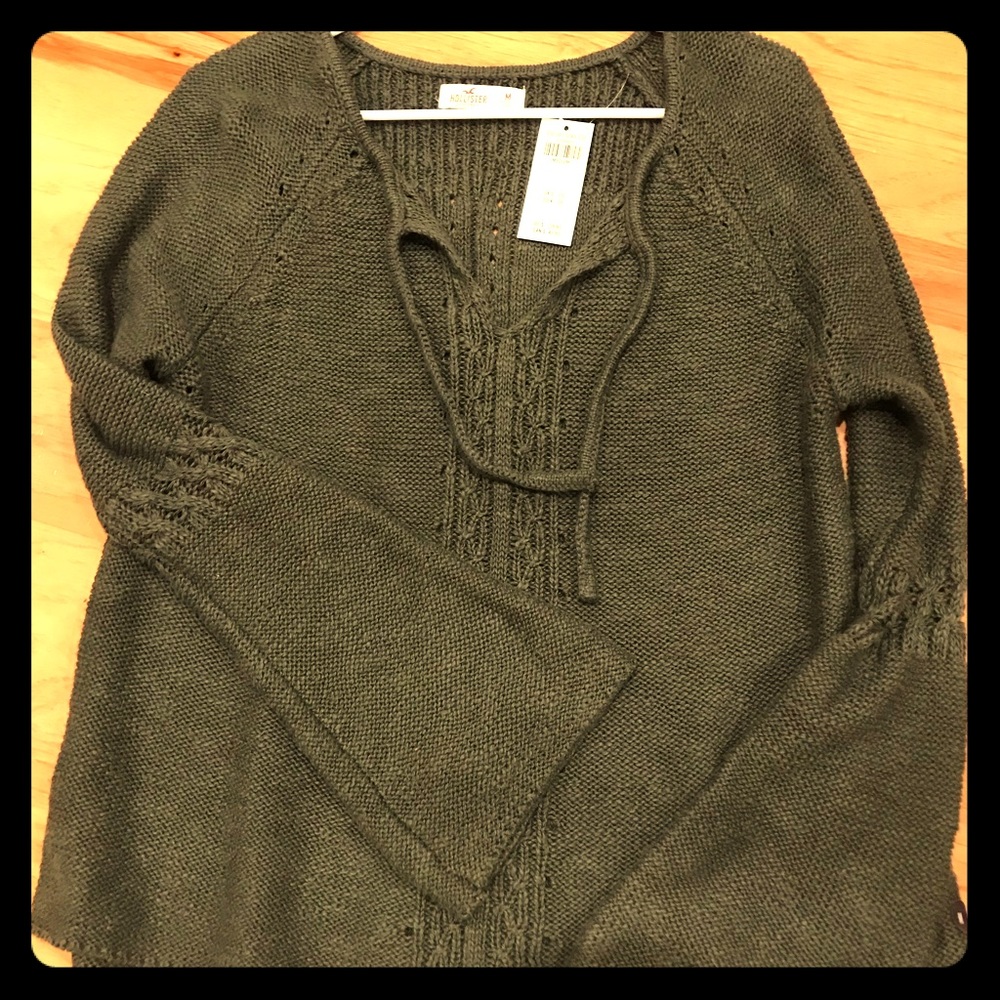 Hollister Green bell sleeve sweater size medium