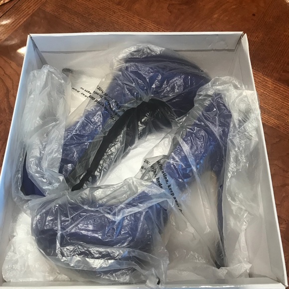 Heels - Picture 2 of 3