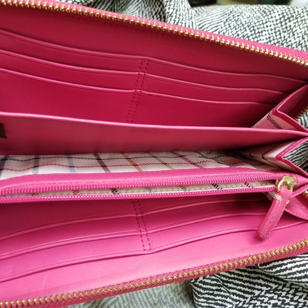 FLASH SALE ~ Coach accordion zip-around wallet