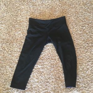 Size 8 reversible lulu crops