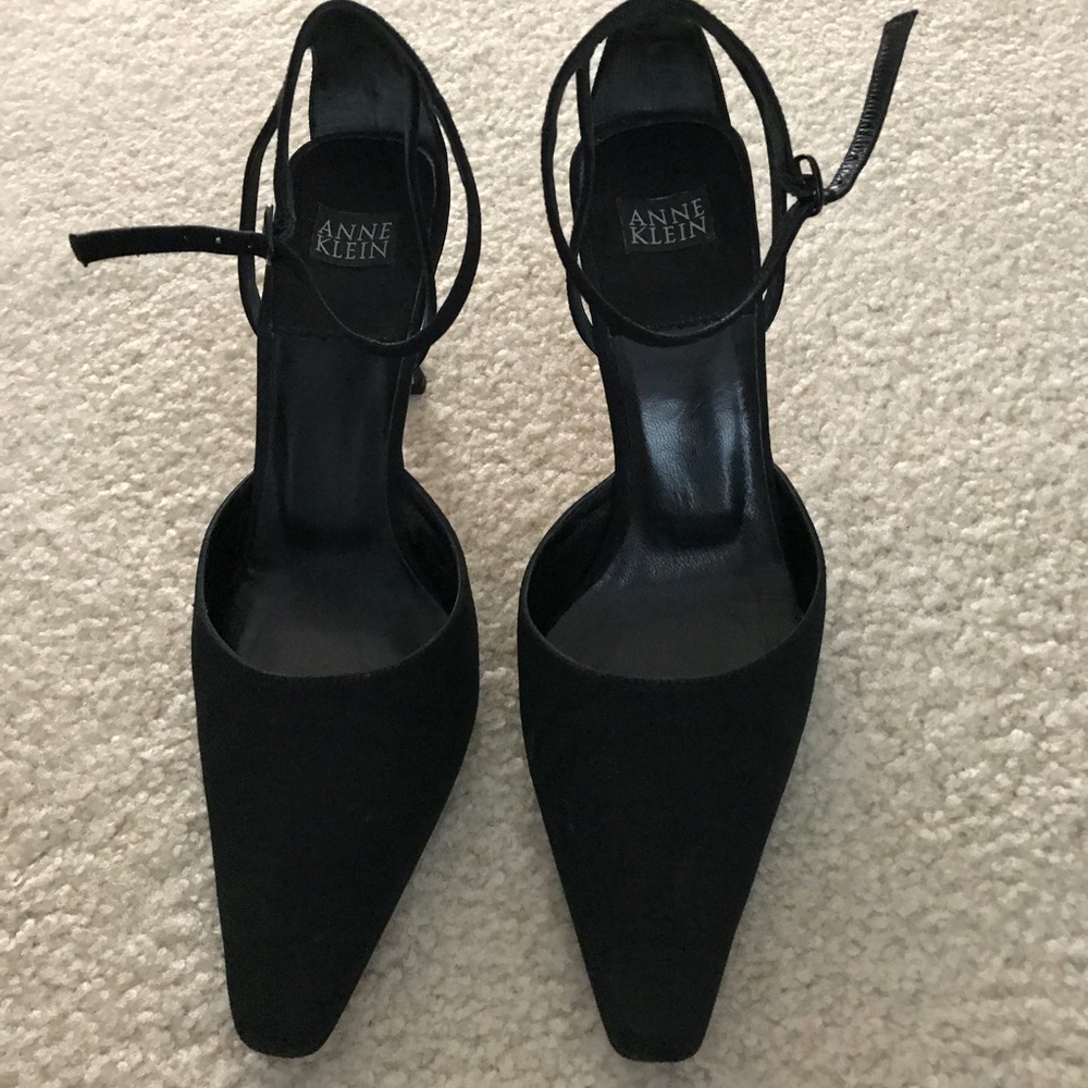 BLACK FABRIC ANNE KLEIN STRAPPY HEELS