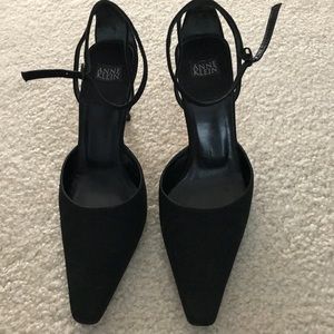 BLACK FABRIC ANNE KLEIN STRAPPY HEELS
