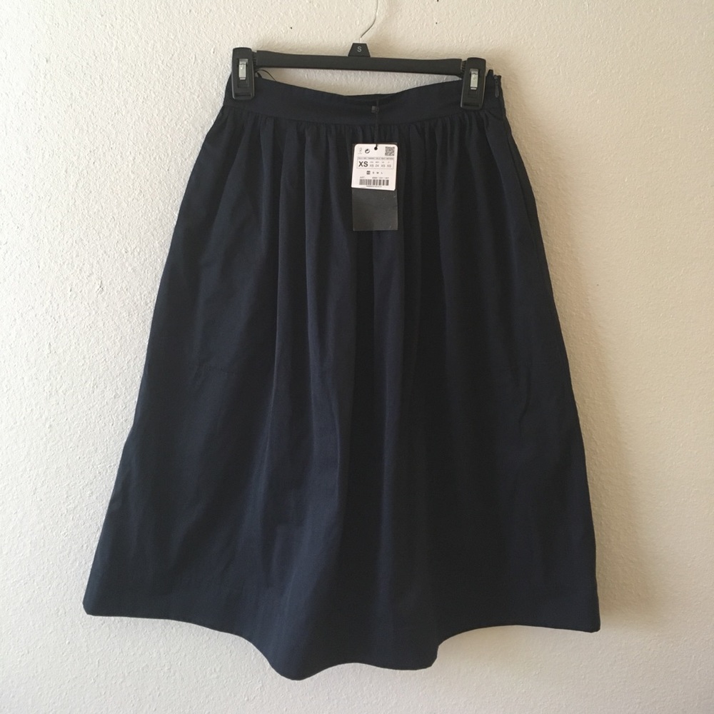 NWT Zara navy midi skirt with pockets!
