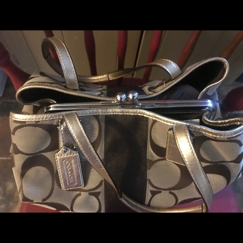 COACH BAG ... Stunning / Trendy Metallic accents