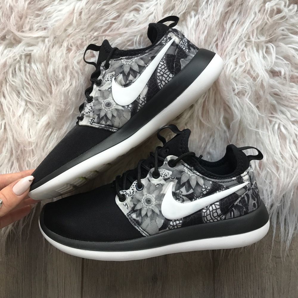 NWT Nike ID Roshe Two Black Floral 🐼 - Picture 5 of 7