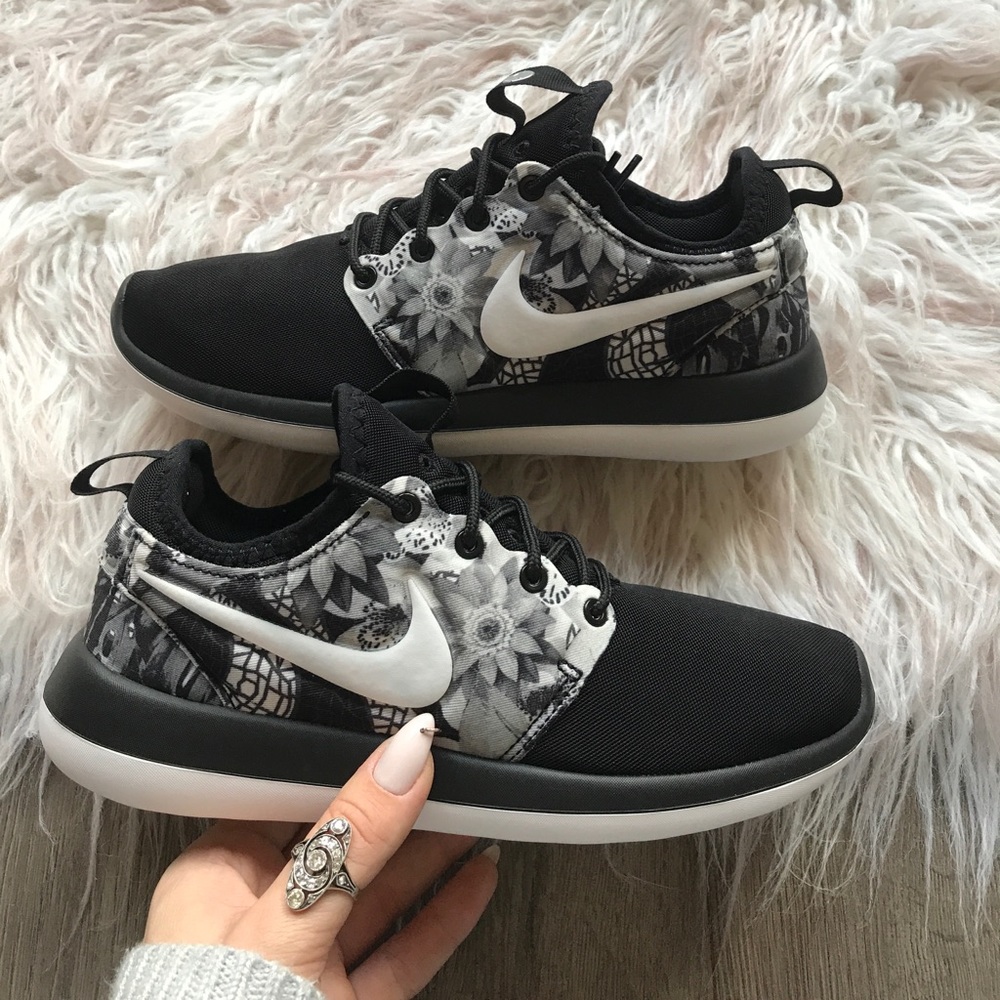 NWT Nike ID Roshe Two Black Floral 🐼 - Picture 7 of 7
