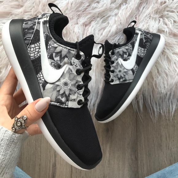 NWT Nike ID Roshe Two Black Floral 🐼 - Picture 4 of 7