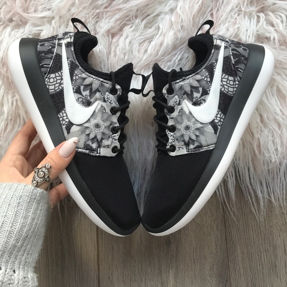 NWT Nike ID Roshe Two Black Floral 🐼 - Picture 2 of 7