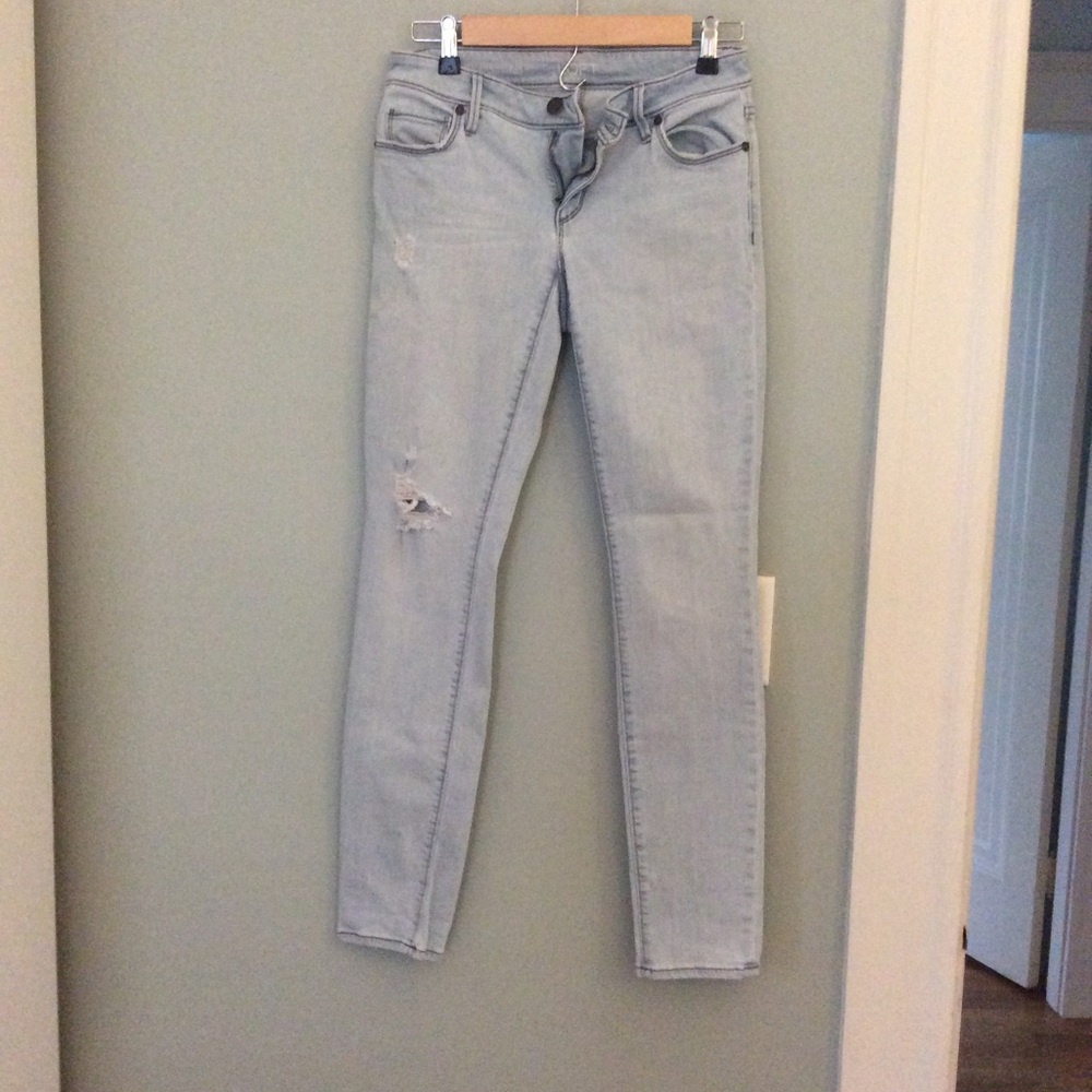 Loft Curvy Skinny Light Wash Destructed 25