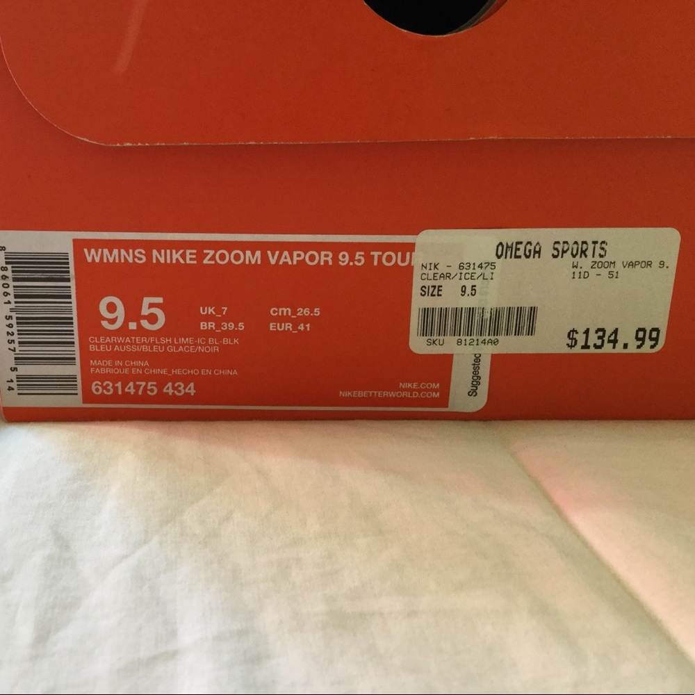 Nike tennis court shoes