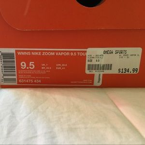 Nike tennis court shoes