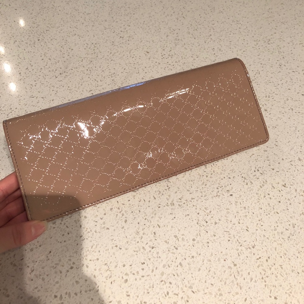 Gucci patent leather nude clutch