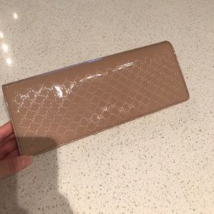 Gucci patent leather nude clutch