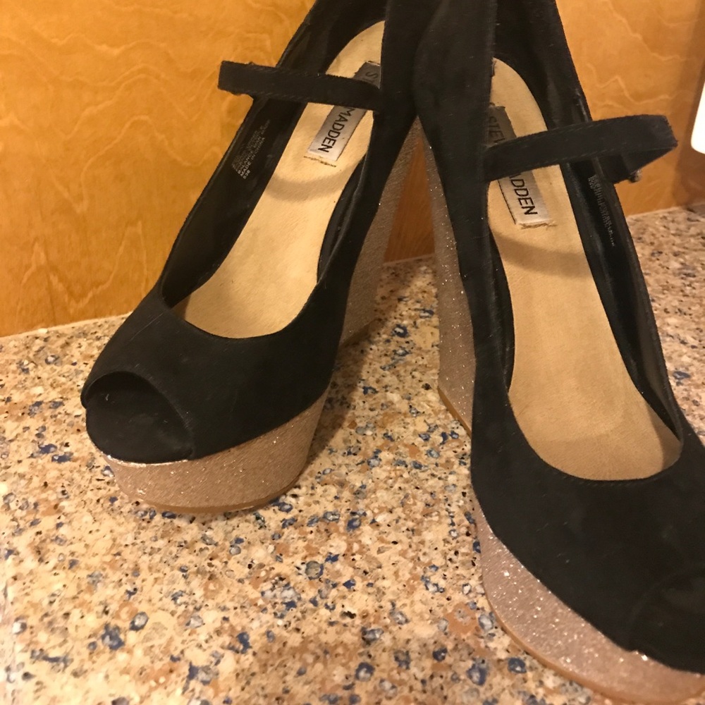 Black and Gold Sparkle Steve Madden Wedges