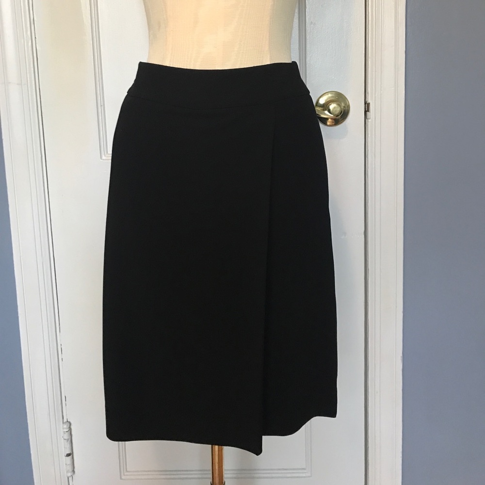 BLACK DKNY WOOL SKIRT
