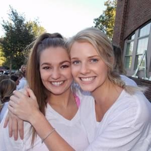 Meet your Posher, Lauren