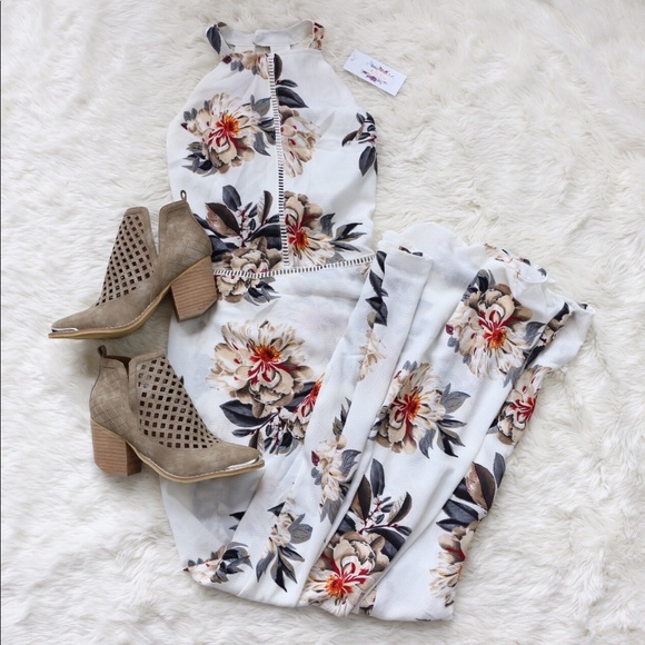 'Fitting In Floral' Maxi Dress - Picture 3 of 8