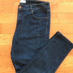 LOFT size 12 Curvy Skinny jeans dark rinse wash.