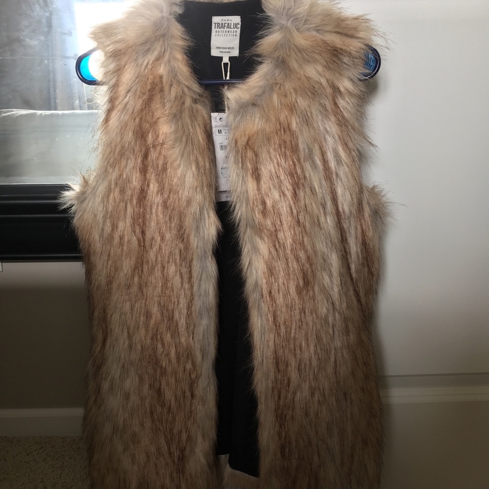 Never been worn Zara size M faux fur vest