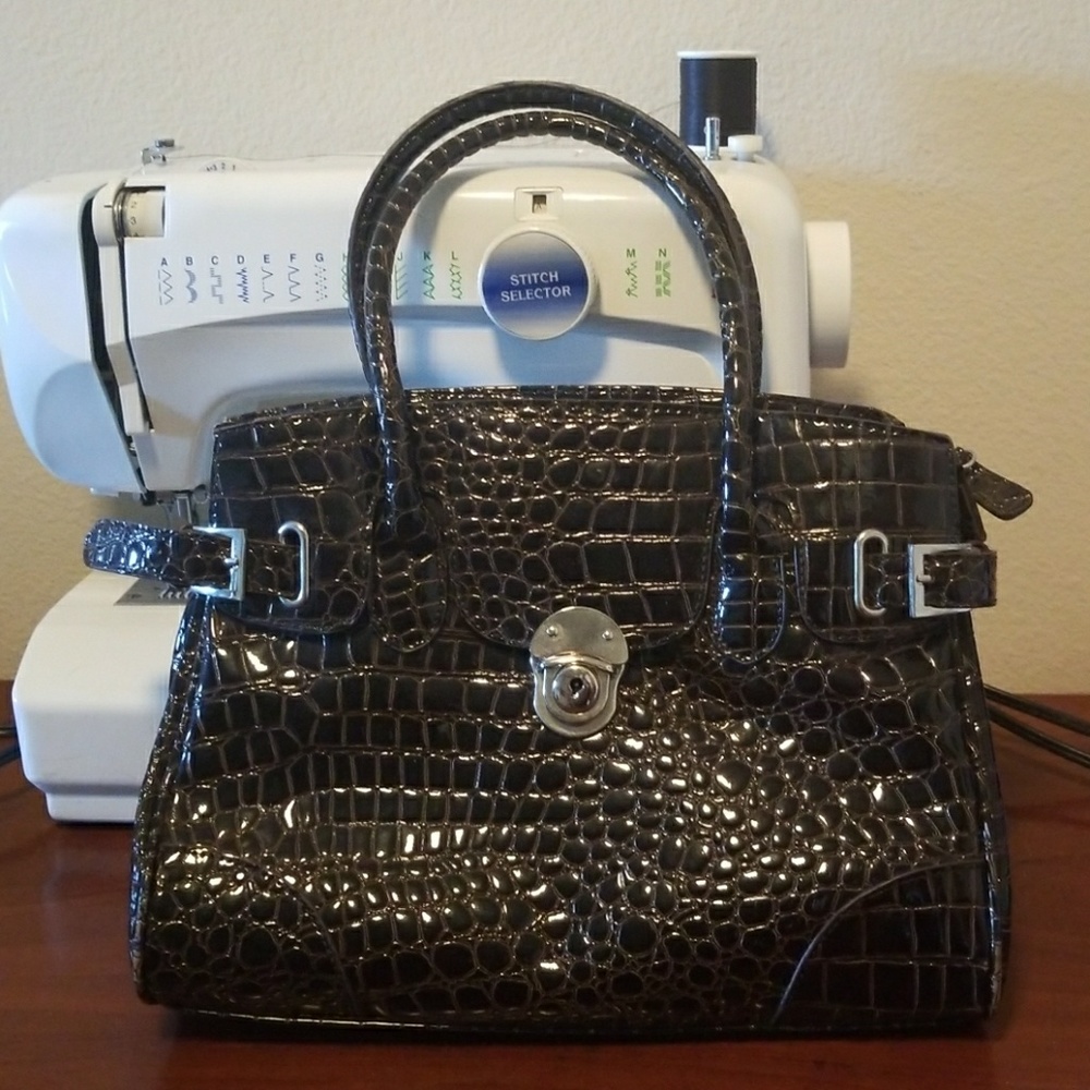 NEW YORK & CO. Gator skin bag