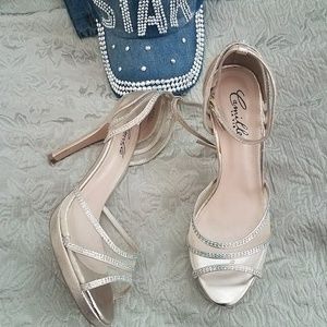 🎄🎁Gold Rhinestone Heels 8 1/2💃