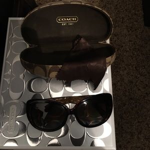 💜 Coach Brown Signature Sunglasses💜