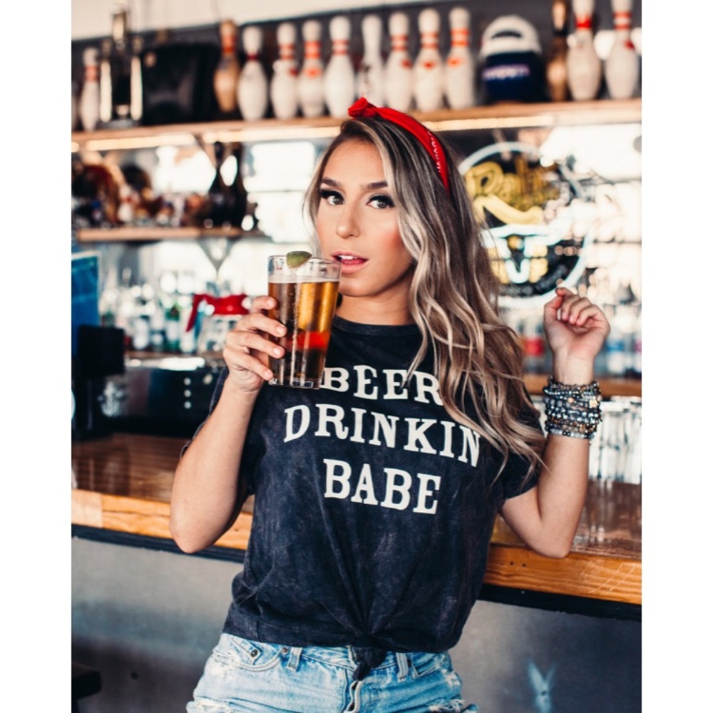 Buddy Love Grey Beer Drinking Babe T-shirt - Picture 2 of 6