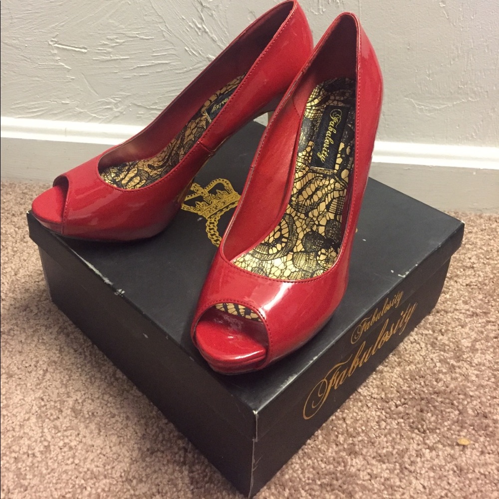 Fabulosity Lola Red Patent Peep Toe Pumps 7 1/2”