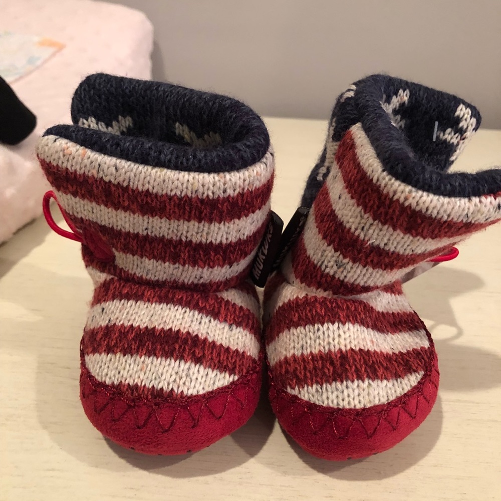 ***red white and blue slippers***