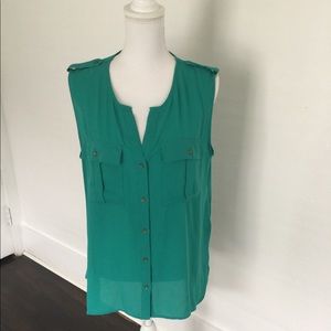 Sleeveless greenish color blouse