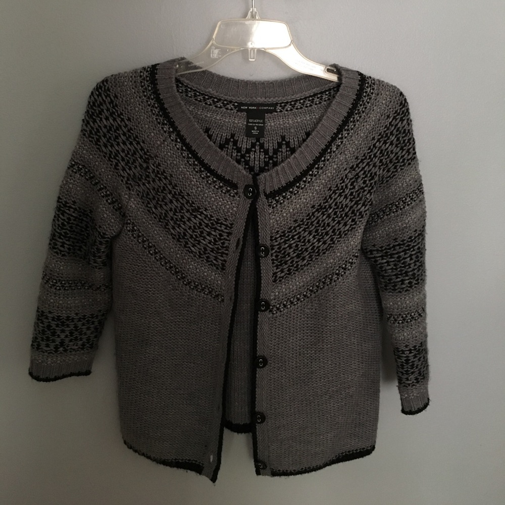 Gray and black 3/4 sleeve cardigan