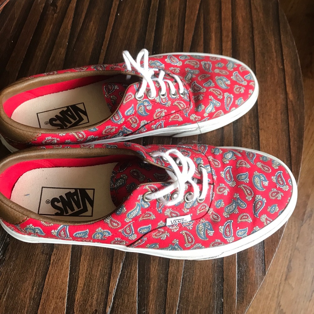 Unisex Gently used VANS size women sz9 men 7.5