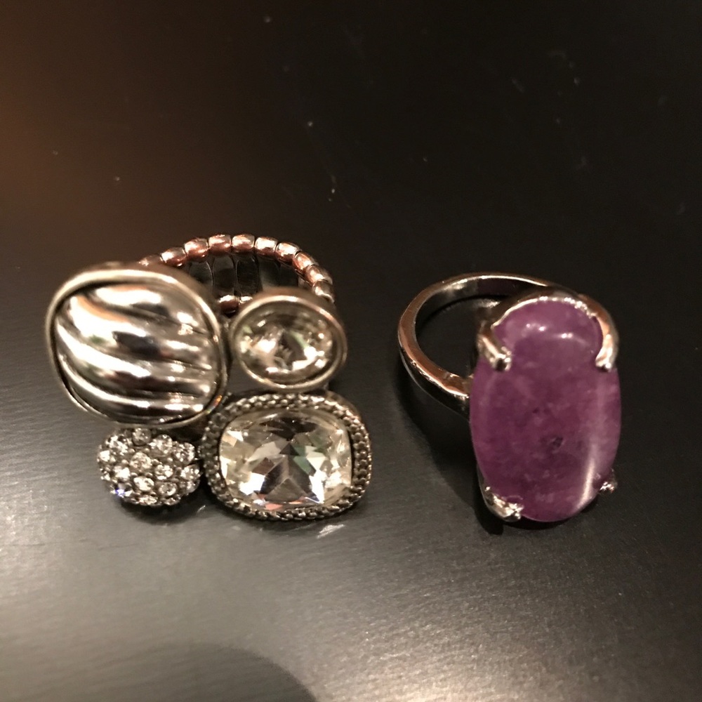 2 Beautiful costume jewelry rings😍