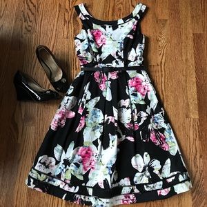 LIKE NEW White House Black Market Dress