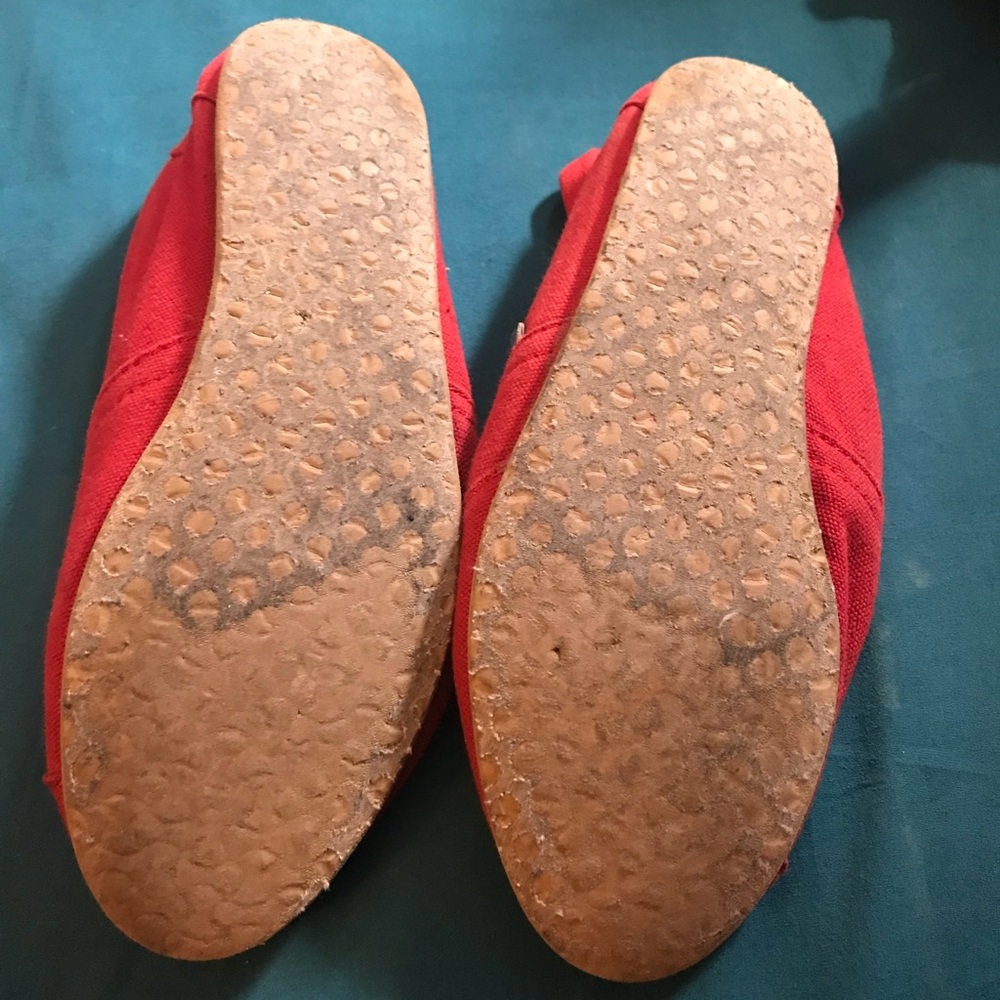 Red toms size 7.5