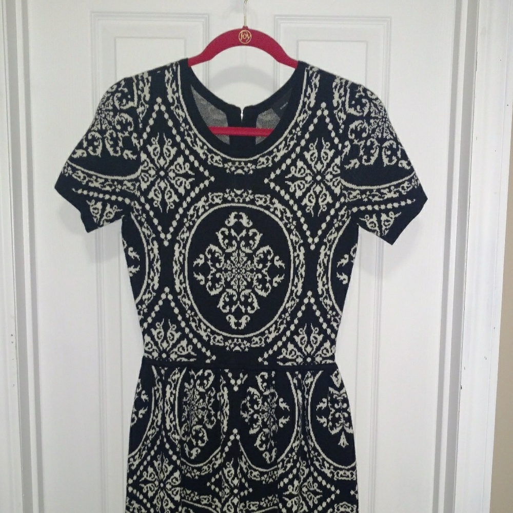 Black and white print short sleeved dress