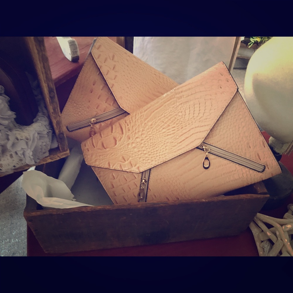 Faux Croc Envelope Clutch.STUNNING ! NWT