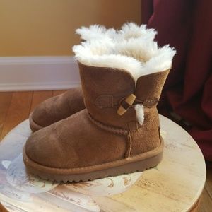Uggs- Bailey in Chestnut