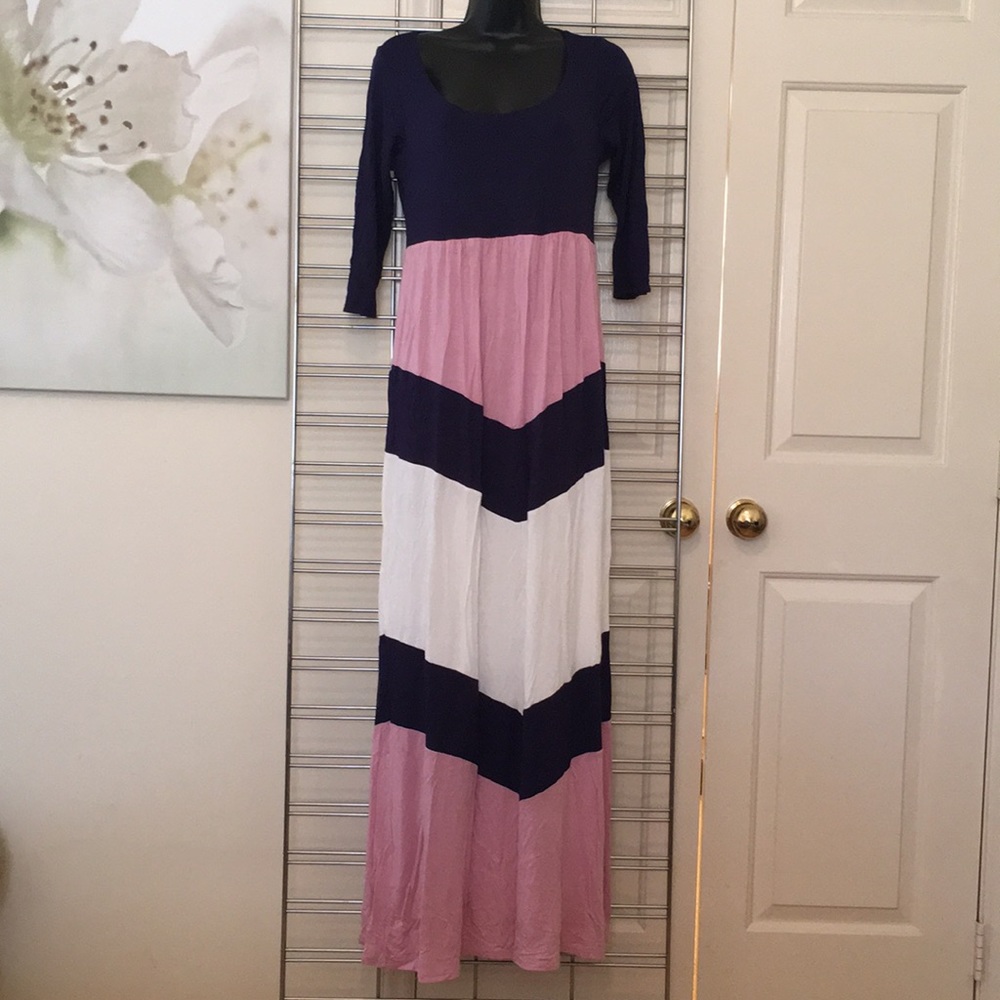 Scoop neck chevron maternity dress