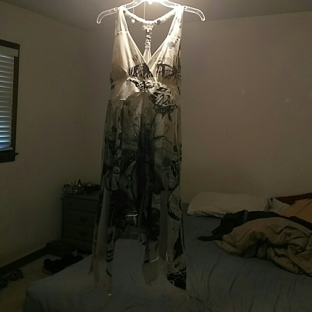 White and charcoal design sleeveless beach dress