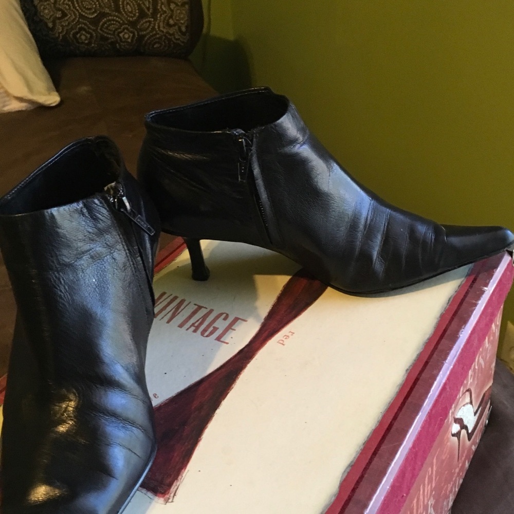 Ankle booties - Picture 2 of 5