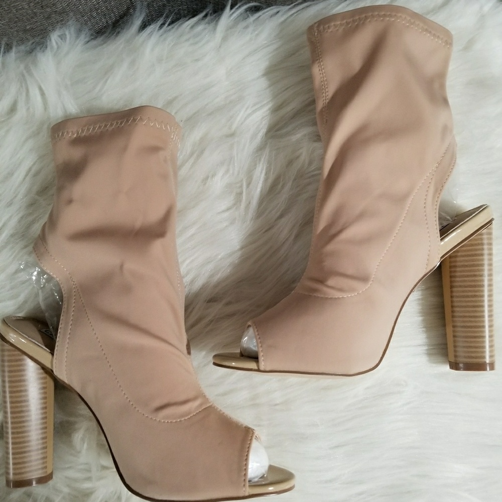 NUDE BOOTIES - Picture 2 of 4