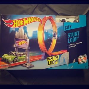 Brand New Hotwheels City Stunt Loop
