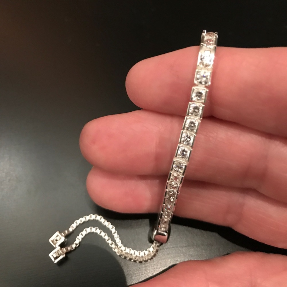 Gorgeous crystal bracelet with slide closure😍