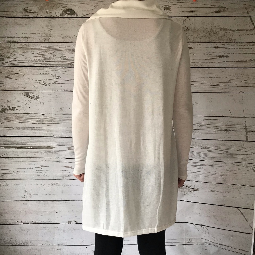 White Tunic Thigh Length Button Neck Detail - Picture 4 of 4