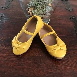 Brand new yellow Gymboree shoe sz4