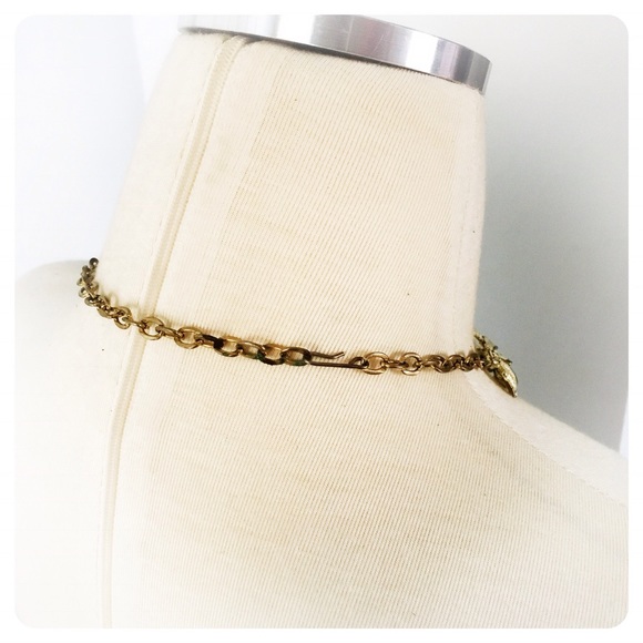 VINTAGE ~ Gold Tone Leaf choker - Picture 2 of 2