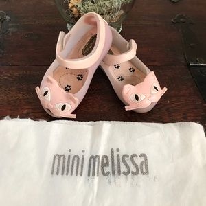 Mini Melissa pink shoes sz6. Cute kitty 🐱 design