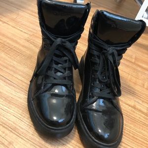 Patent Leather Women’s Doc Marten Boots