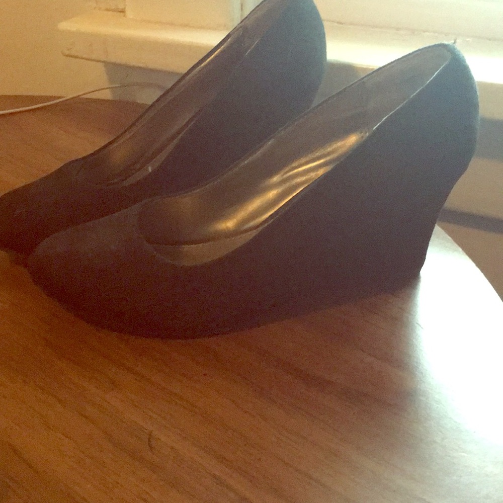 Dexter small wedge heels. Size 8.5